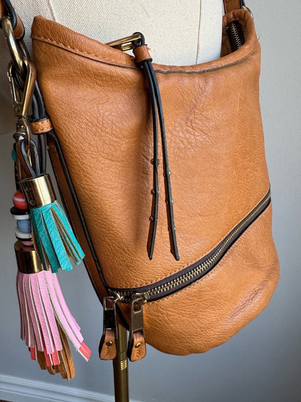 Also Faux Leather Bucket Crossbody Bag Cognac Brown Boho Tassels Zip Top Cute! - Picture 4 of 15